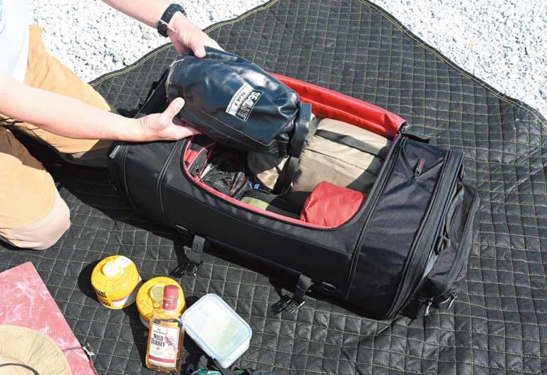 パッキング シートバッグタイプ ヘンリービギンズ(デイトナ)・キャンプシートバッグプロ DH-745|バイクでキャンプツーリング:キャンプ道具積載術(パッキング編)