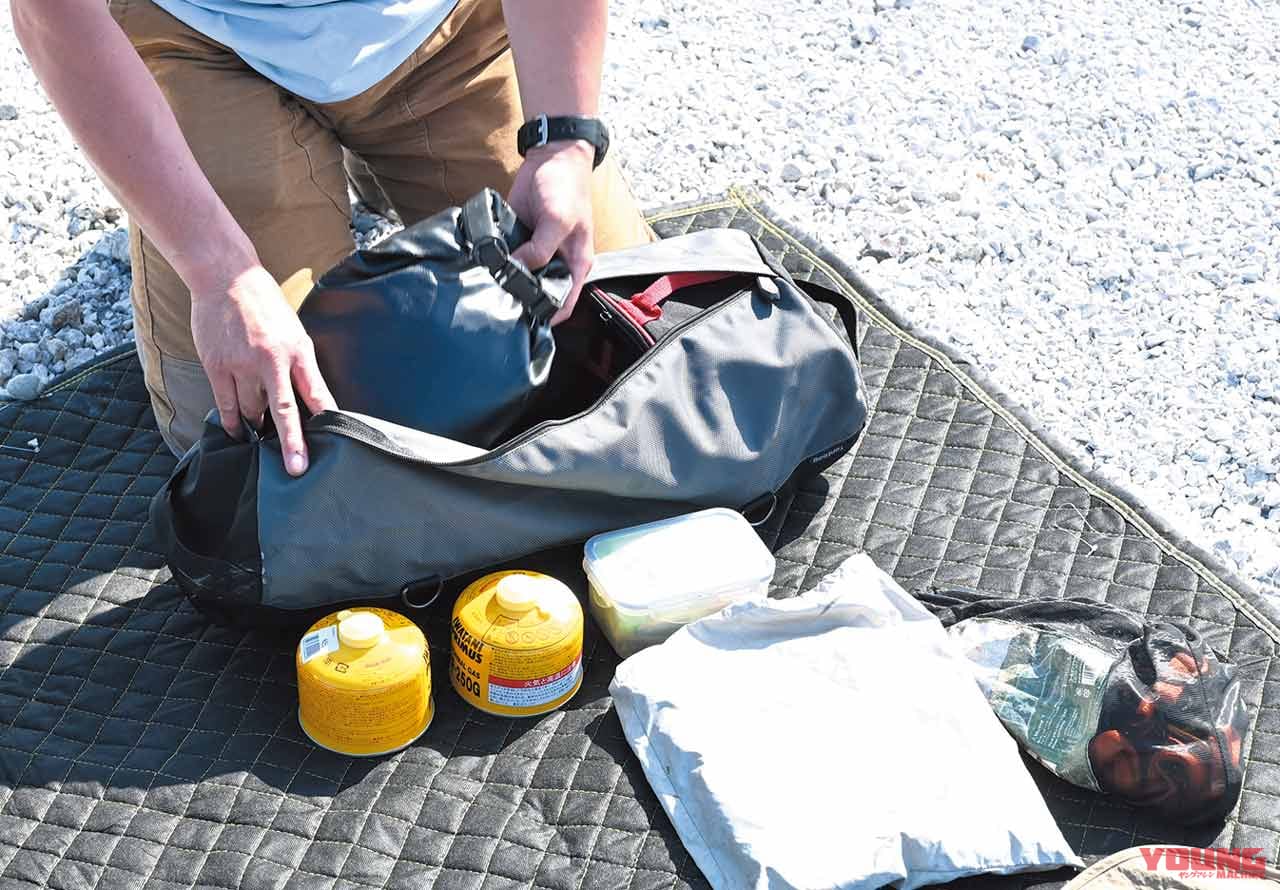 パッキング手順 ツアラテック・アドベンチャードライバッグL(49L) SWモテックのテントバッグ(22L)|バイクでキャンプツーリング:キャンプ道具積載術(パッキング編)