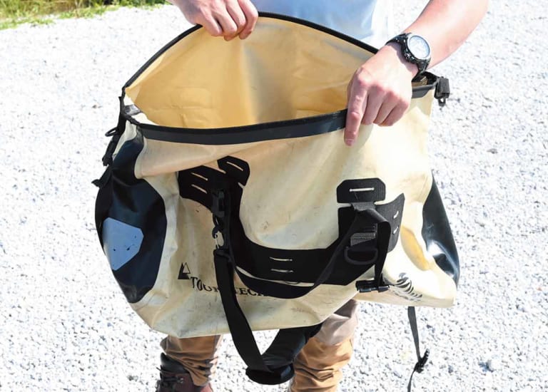 パッキング手順 ツアラテック・アドベンチャードライバッグL(49L) SWモテックのテントバッグ(22L)|バイクでキャンプツーリング:キャンプ道具積載術(パッキング編)