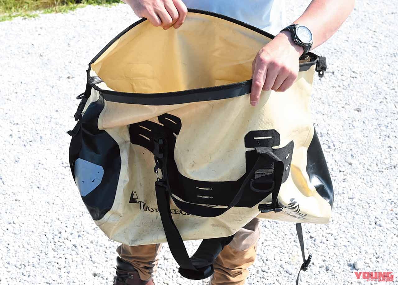 パッキング手順 ツアラテック・アドベンチャードライバッグL(49L) SWモテックのテントバッグ(22L)|バイクでキャンプツーリング:キャンプ道具積載術(パッキング編)