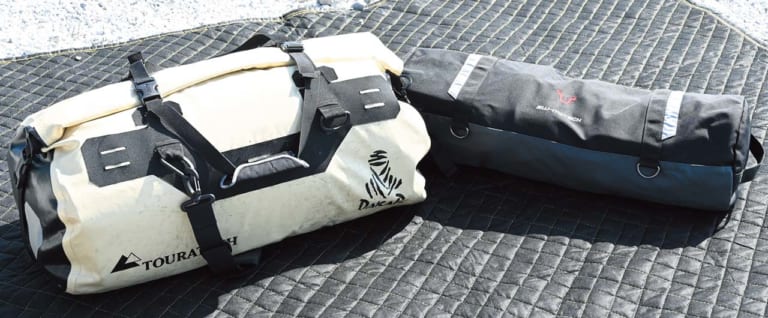 パッキング手順 ツアラテック・アドベンチャードライバッグL(49L) SWモテックのテントバッグ(22L)|バイクでキャンプツーリング:キャンプ道具積載術(パッキング編)