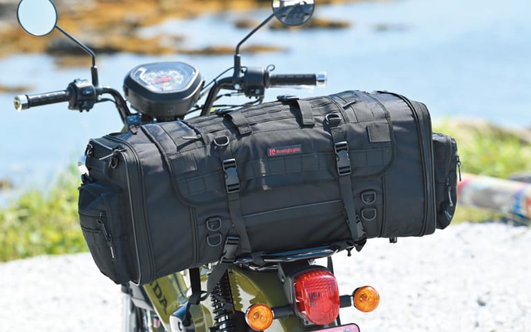 パッキング シートバッグタイプ ヘンリービギンズ(デイトナ)・キャンプシートバッグプロ DH-745|バイクでキャンプツーリング:キャンプ道具積載術(パッキング編)