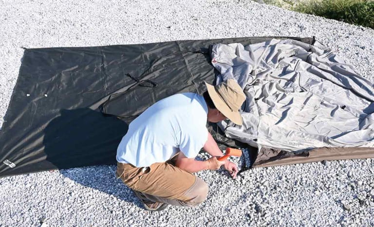 設営:吊り下げ式ドームテントの場合|ソロで楽しむバイクキャンプ成功マニュアル〈タイムスケジュール編〉