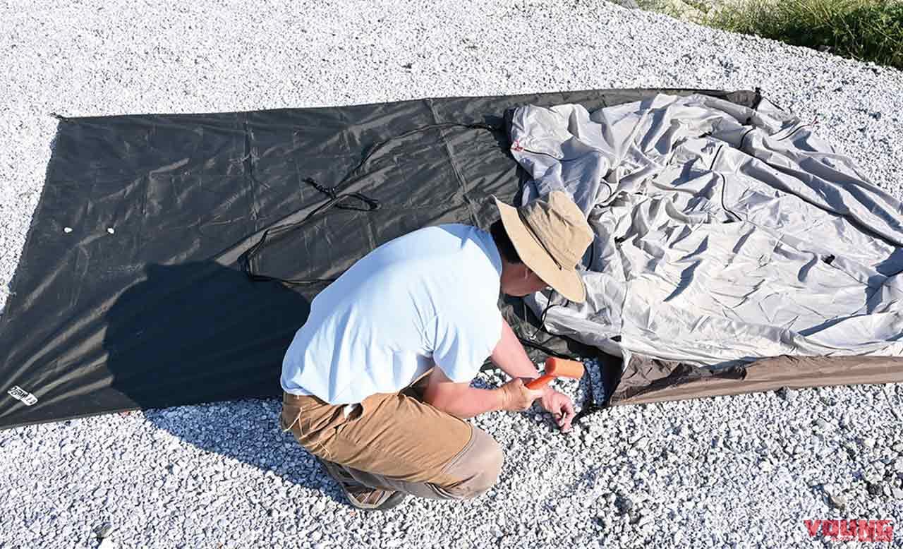 設営:吊り下げ式ドームテントの場合|ソロで楽しむバイクキャンプ成功マニュアル〈タイムスケジュール編〉