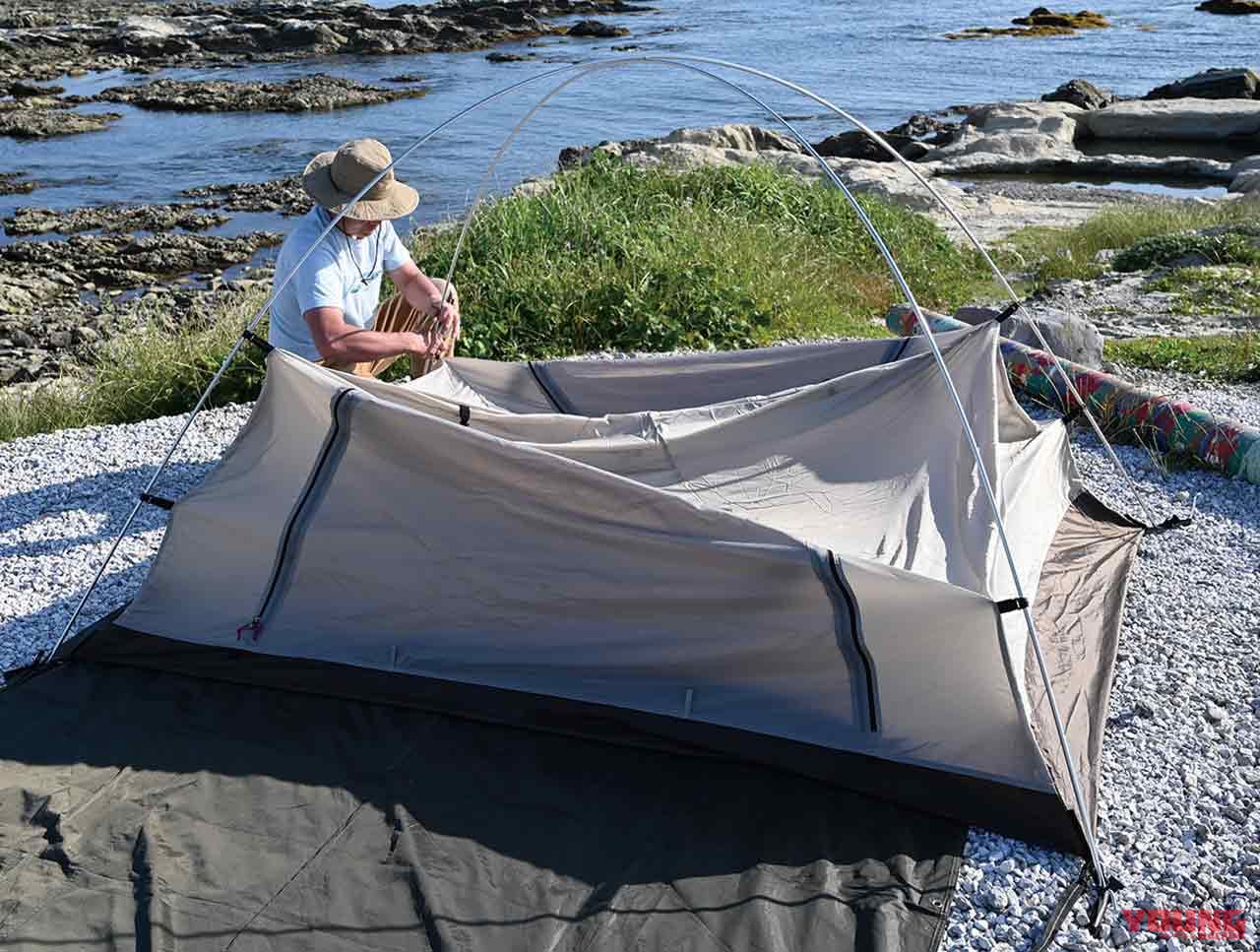 設営:吊り下げ式ドームテントの場合|ソロで楽しむバイクキャンプ成功マニュアル〈タイムスケジュール編〉