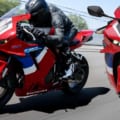 ホンダ「CBR600RR」4年ぶり復活! 121psでウイング装備、電子制御も満載|160万6000円
