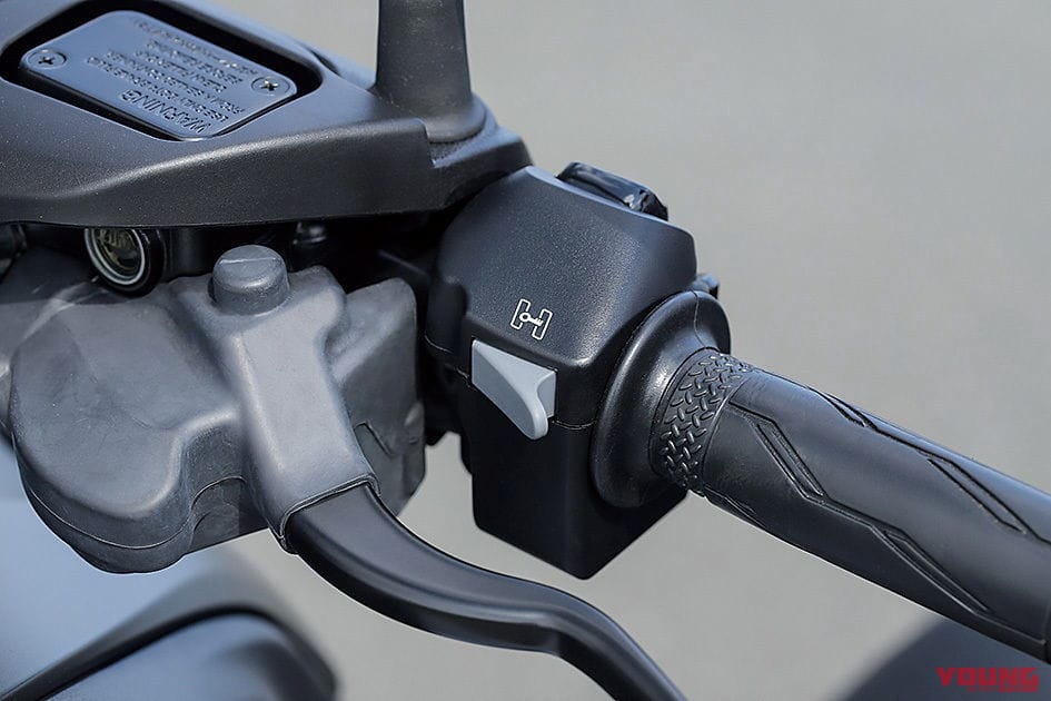 トリシティ300 ヤマハ|本当に転ばないバイクへ、また一歩! ヤマハ「トリシティ300」自立アシスト機能を携えて登場