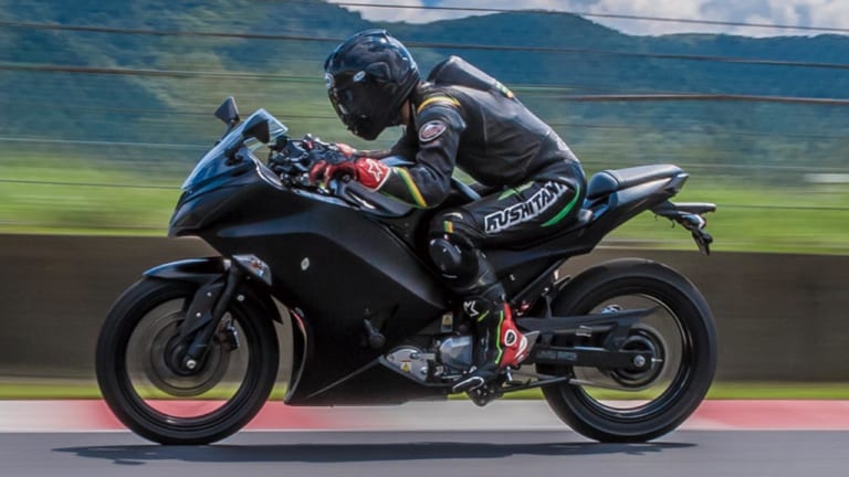 カワサキ EVプロジェクト|電動バイクが時代を変えるために必要なのは”強烈なインパクト”〈バイク新車近未来予想〉