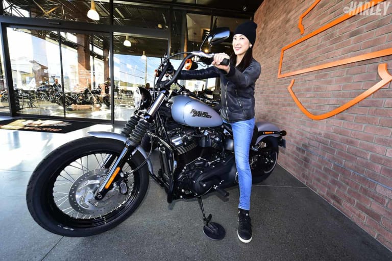 人気モデル・朱香が訪ねる初めてのハーレーダビッドソンディーラー
