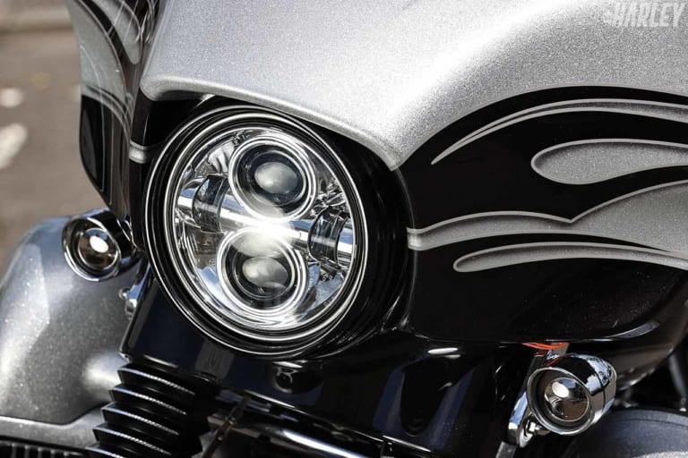 ハーレーダビッドソンFLHXSEストリートグライドCVOカスタム|最高級ツアラー・ストリートグライドCVOをカスタム【ハーレートレンドNEWS】