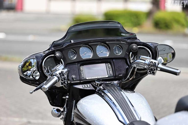 ハーレーダビッドソンFLHXSEストリートグライドCVOカスタム|最高級ツアラー・ストリートグライドCVOをカスタム【ハーレートレンドNEWS】