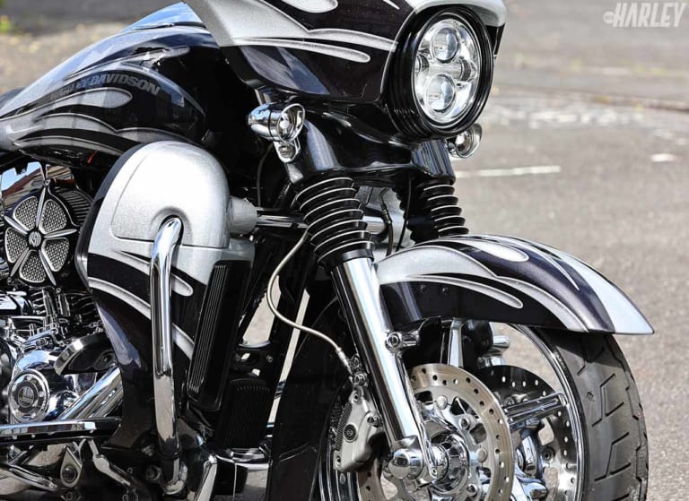 ハーレーダビッドソンFLHXSEストリートグライドCVOカスタム|最高級ツアラー・ストリートグライドCVOをカスタム【ハーレートレンドNEWS】