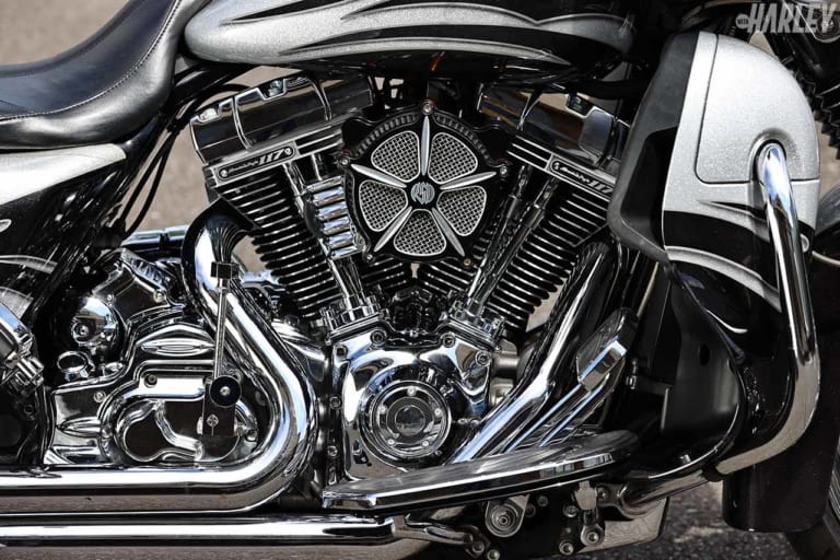 ハーレーダビッドソンFLHXSEストリートグライドCVOカスタム|最高級ツアラー・ストリートグライドCVOをカスタム【ハーレートレンドNEWS】