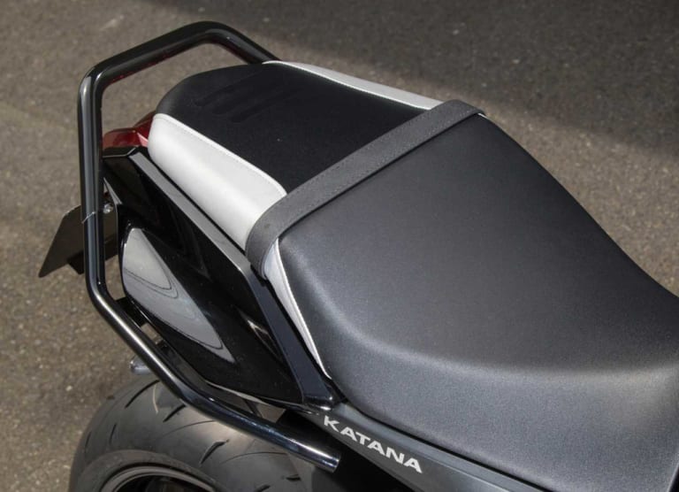 スズキKATANAを単価1万円台のカスタムパーツで初代イメージに回帰〈ハリケーン〉|スズキKATANAを単価1万円台のカスタムパーツで初代イメージに回帰〈ハリケーン〉