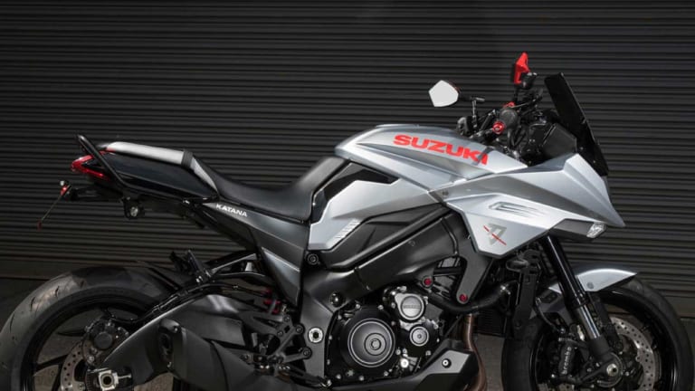 スズキKATANAを単価1万円台のカスタムパーツで初代イメージに回帰〈ハリケーン〉|スズキKATANAを単価1万円台のカスタムパーツで初代イメージに回帰〈ハリケーン〉