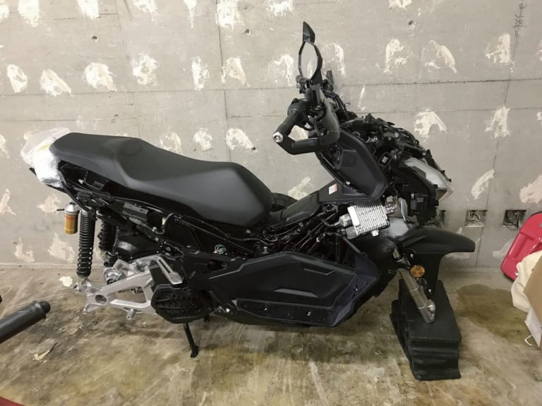 YMラボカスタム・ADV150ラリー|YMラボ謹製「ADV150ラリー」カスタムプロジェクト#4【外装パーツ取り外し作業】