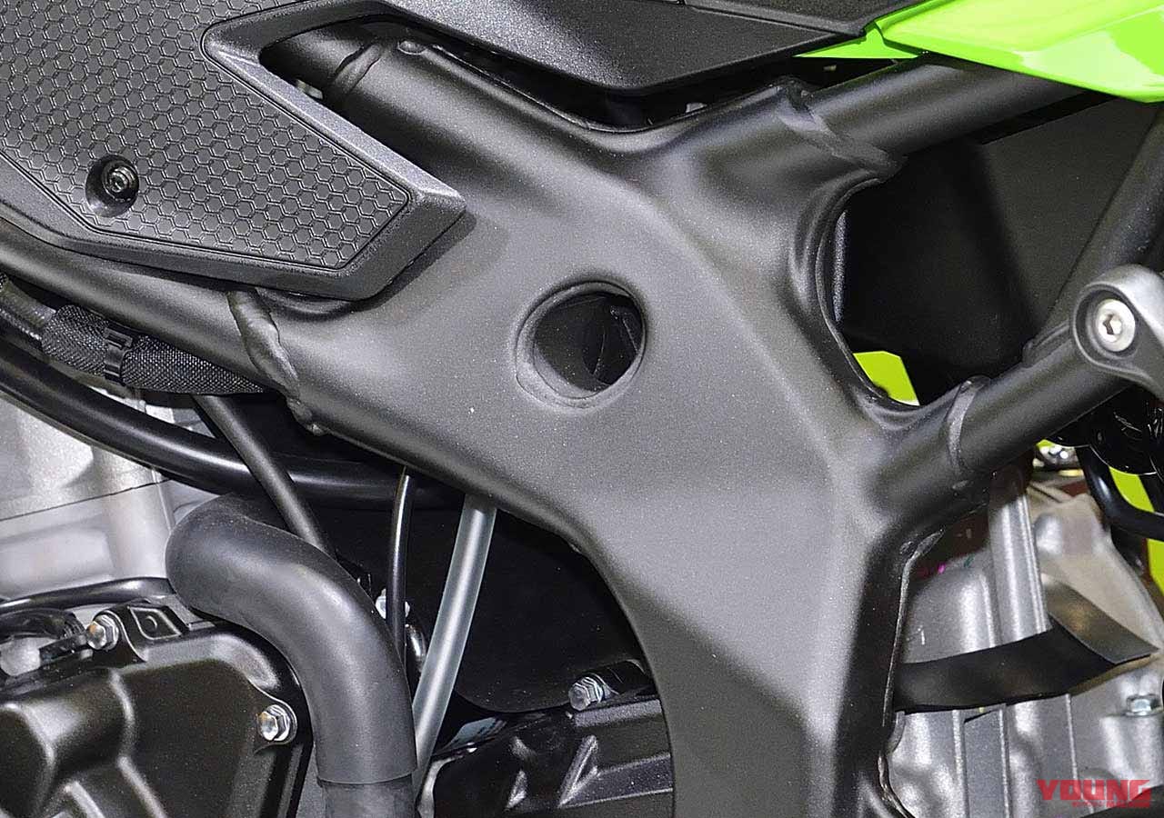 |ニンジャZX-25Rの車体は”初物&最強”尽くし【1クラス上のフレーム、サス、ブレーキ】