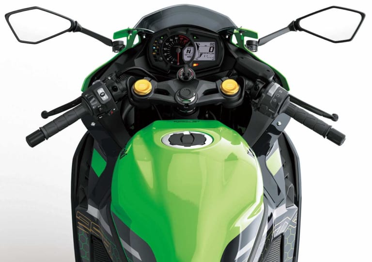 カワサキ ニンジャZX-25R|ニンジャZX-25RのコックピットはまるでZX-6R【本物スペックが織り成す密度】