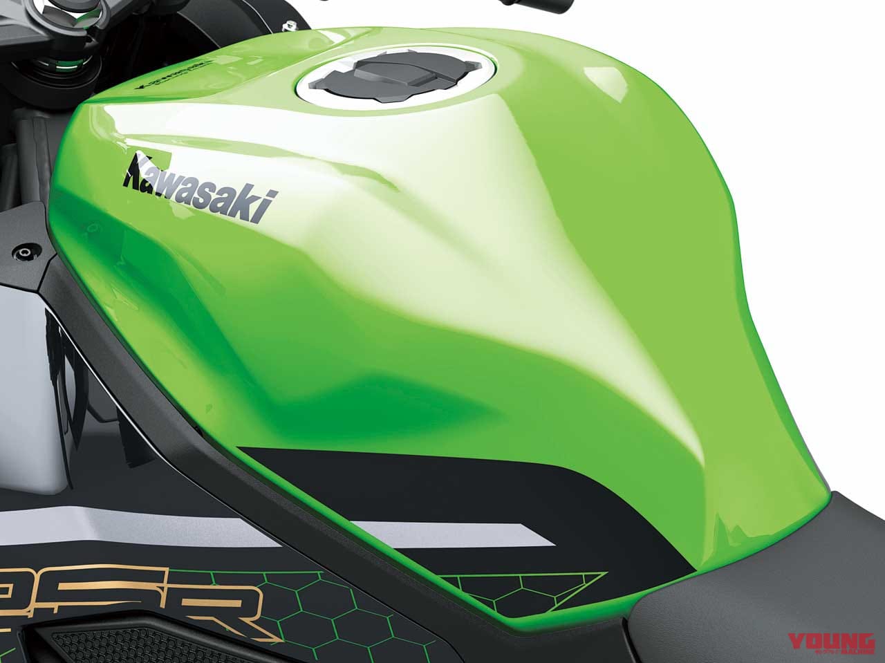 |ニンジャZX-25RのコックピットはまるでZX-6R【本物スペックが織り成す密度】