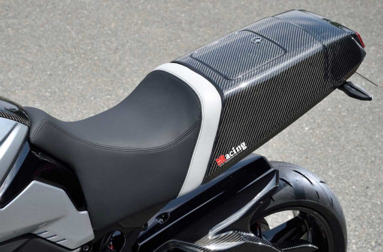 マジカルレーシングカスタムKATANA|ニューKATANAを独自の”MRコンセプト”でカスタム〈マジカルレーシング〉