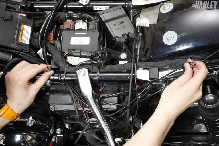 延長ケーブル同梱でウルトラ系ハーレーでも配線OKのドライブレコーダー〈EDR-21GL〉|延長ケーブル同梱でウルトラ系ハーレーでも配線OKのドライブレコーダー〈EDR-21GL〉