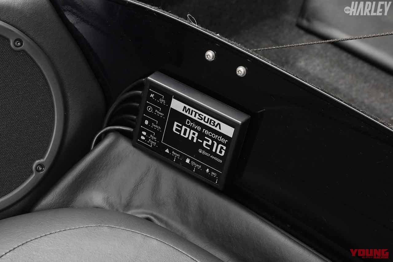 |延長ケーブル同梱でウルトラ系ハーレーでも配線OKのドライブレコーダー〈EDR-21GL〉