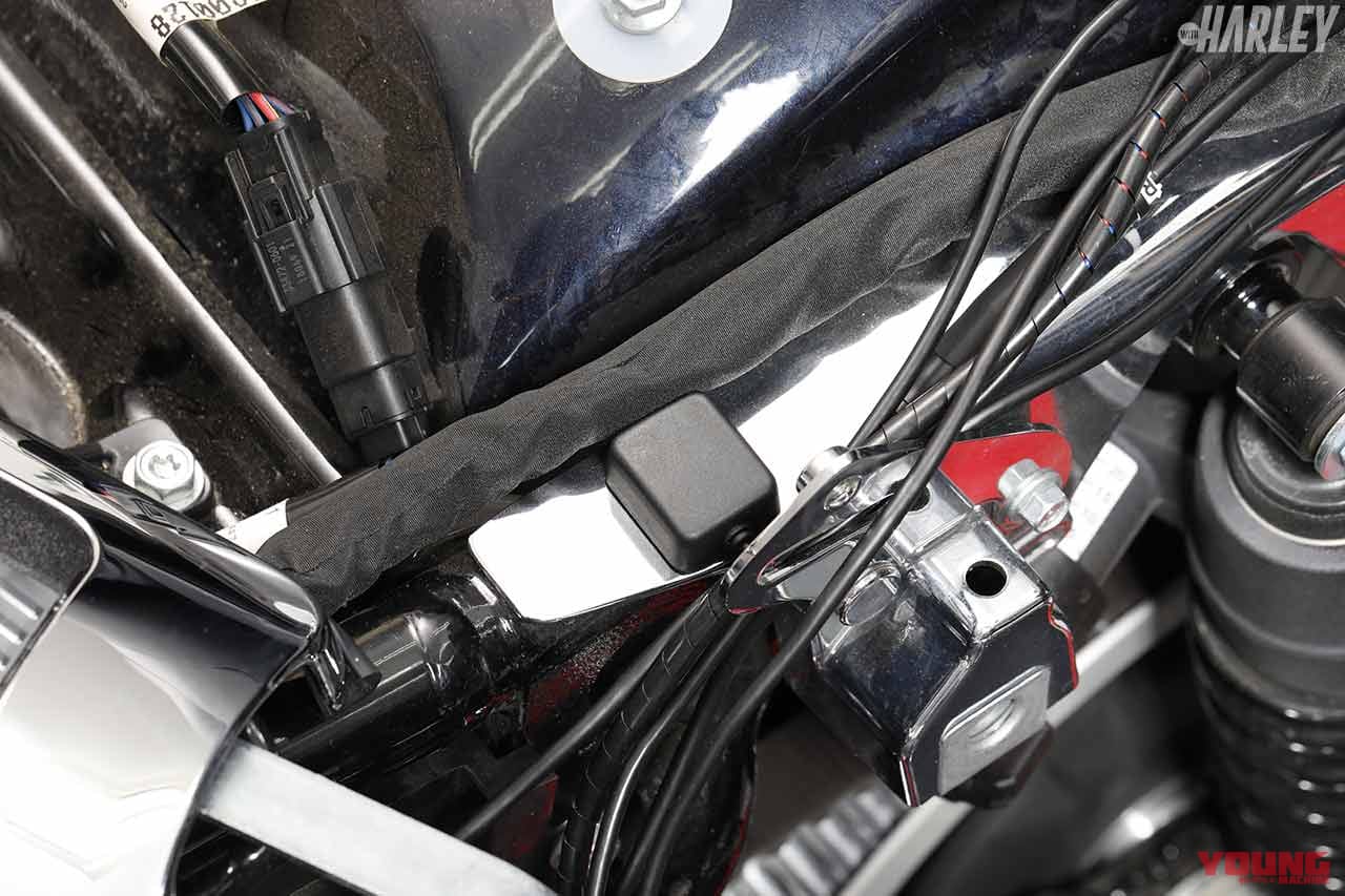 |延長ケーブル同梱でウルトラ系ハーレーでも配線OKのドライブレコーダー〈EDR-21GL〉