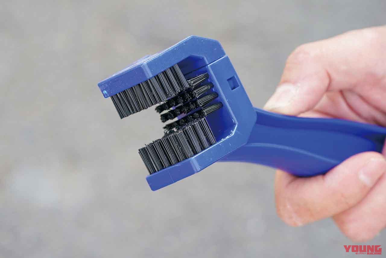 モーションプロ チェーンブラシ|ローラー部とサイドプレートを一度に清掃できるブラシで楽々チェーンメンテナンス