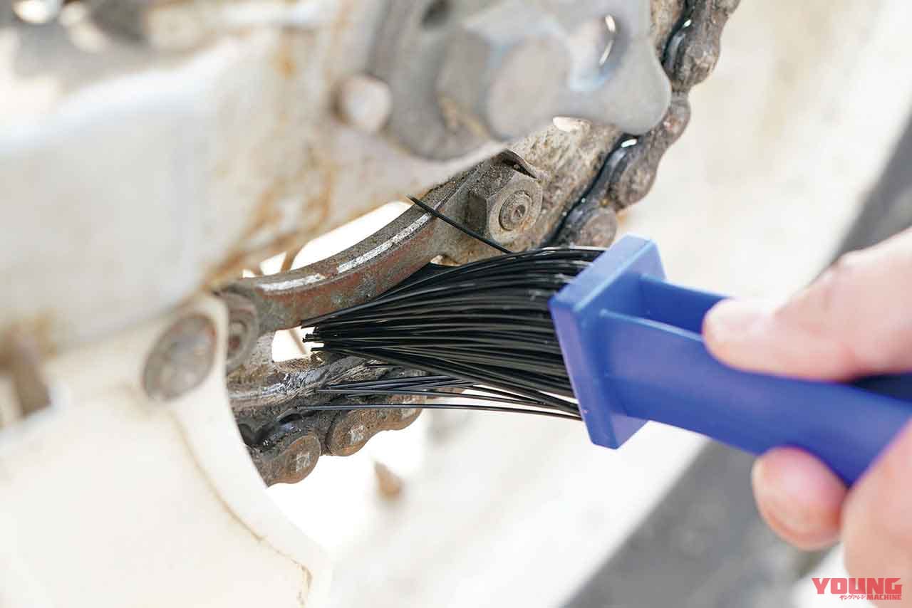 モーションプロ チェーンブラシ|ローラー部とサイドプレートを一度に清掃できるブラシで楽々チェーンメンテナンス