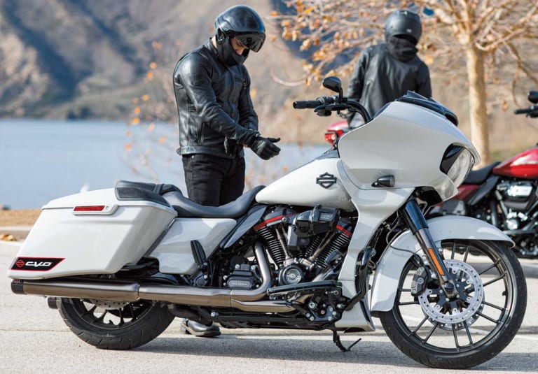 ハーレーダビッドソン CVOロードグライド|’20モデル スペックベストテン〈トルク編〉【極太ビッグクルーザーが勢揃い】