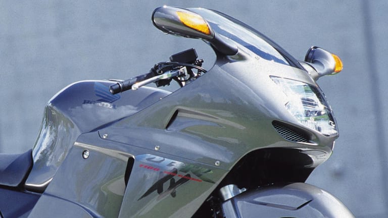 時代を切り拓いた革新のエポックマシン：ホンダCBR1100XXスーパーブラックバード