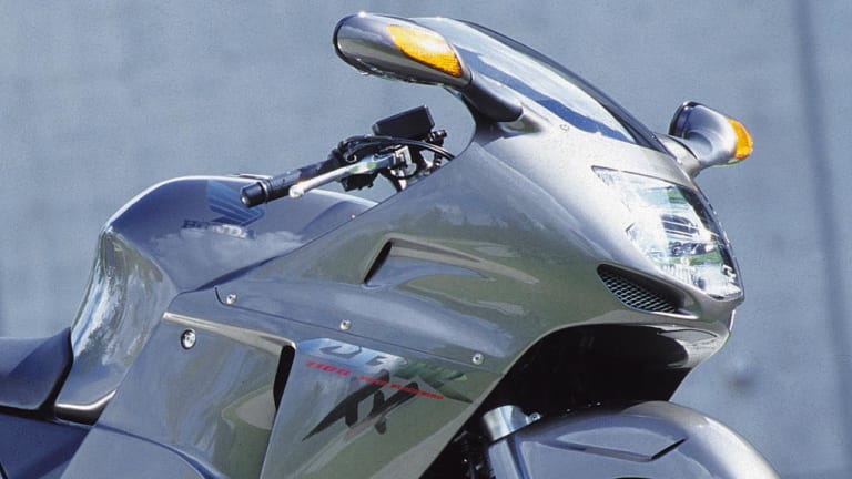 時代を切り拓いた革新のエポックマシン:ホンダCBR1100XXスーパーブラックバード|時代を切り拓いた革新のエポックマシン:ホンダCBR1100XXスーパーブラックバード