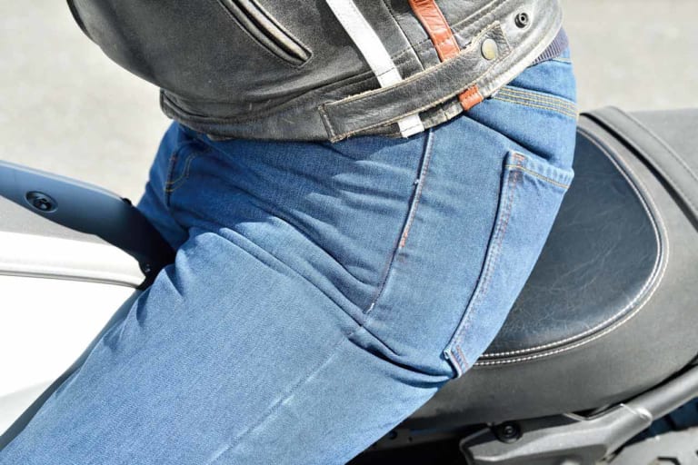ライダーの”欲しい”を形に「OXFORD アーマライトジーンズ」【最強デニム上陸】|ライダーの”欲しい”を形にしたオックスフォードの高機能デニム「アーマライトジーンズ」