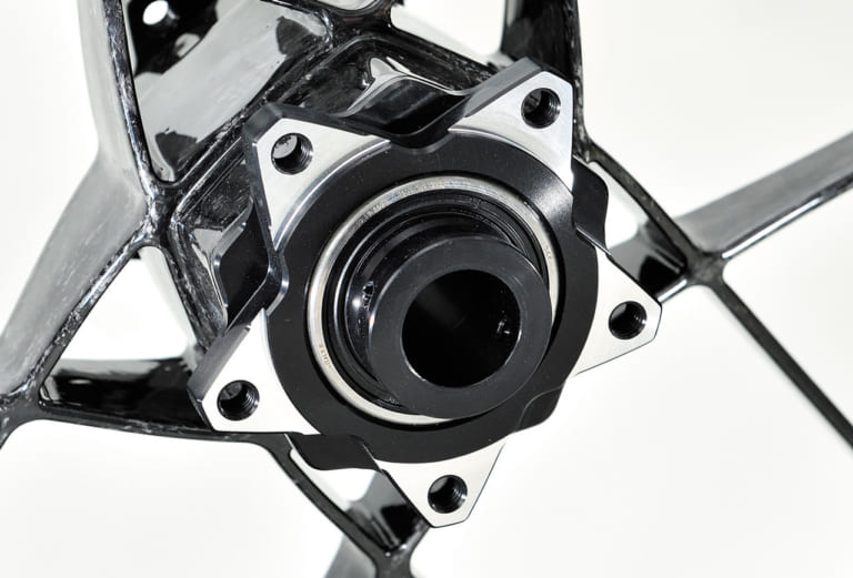 ロトボックスの超軽量カーボンホイール「バレット」最新作が日本上陸|ロトボックスの超軽量カーボンホイール「バレット」最新作が日本上陸