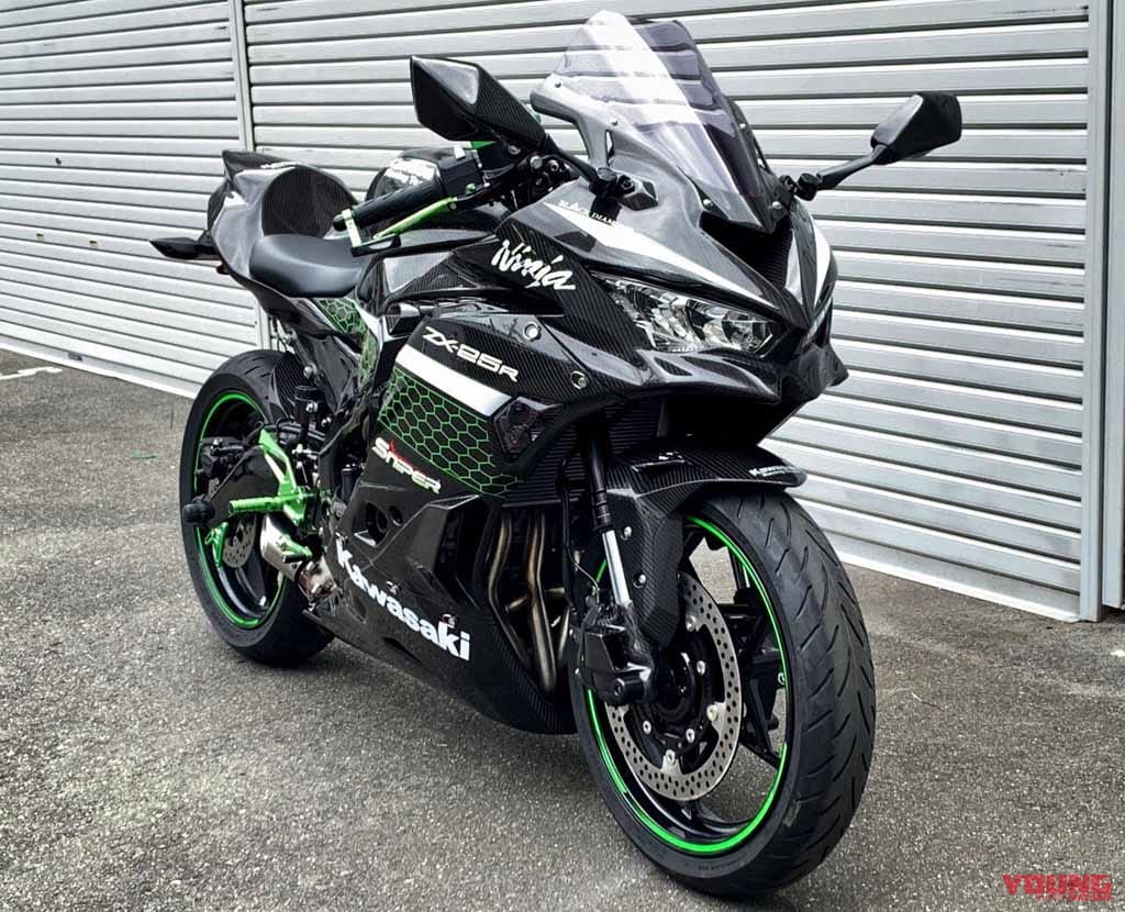 【3/5】A-TECHのフルカーボン外装!「ニンジャZX-25R」のシルエットが一気にレーシーに