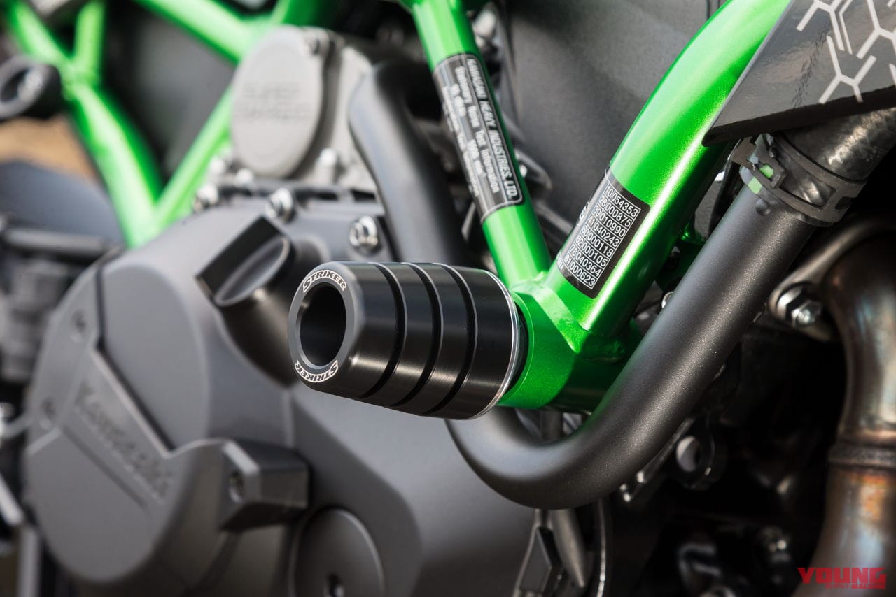 ストライカー カワサキZH2用スライダー|【ストライカー×Z H2】軽量化とスタイルアップでスポーツ性を向上する【マフラーほか】