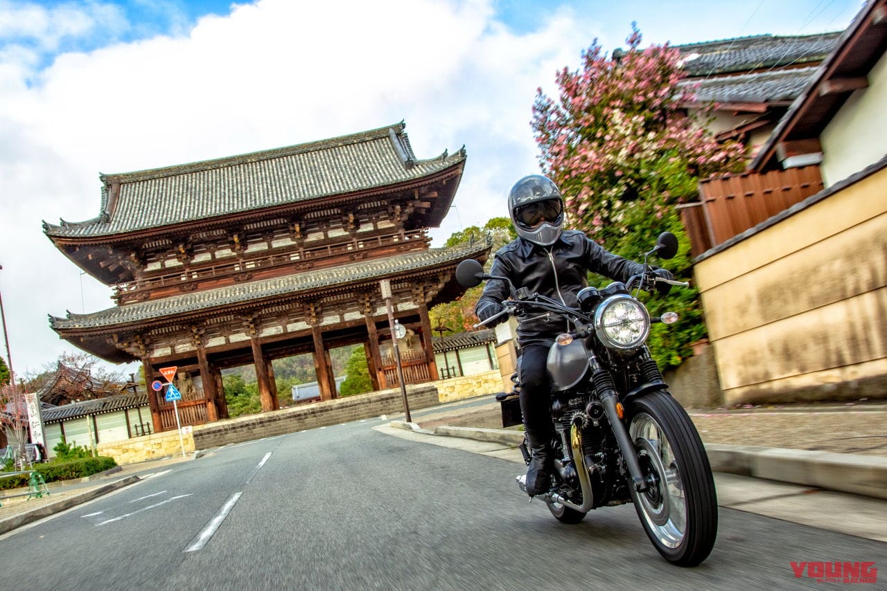 カワサキ W800ストリート|カワサキ2021年モデル「W800ストリート」は鈍色の銀タンクにオレンジライン!【写真を追加入手】