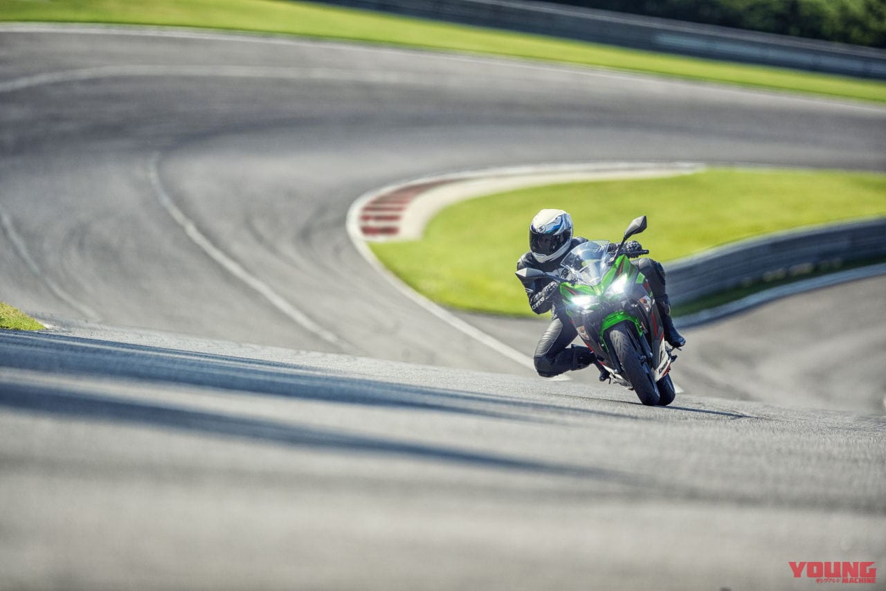 カワサキ ニンジャ400|新種の青緑が登場! カワサキ「ニンジャ400」が2021型ニューカラー&グラフィックで本日10/1発売