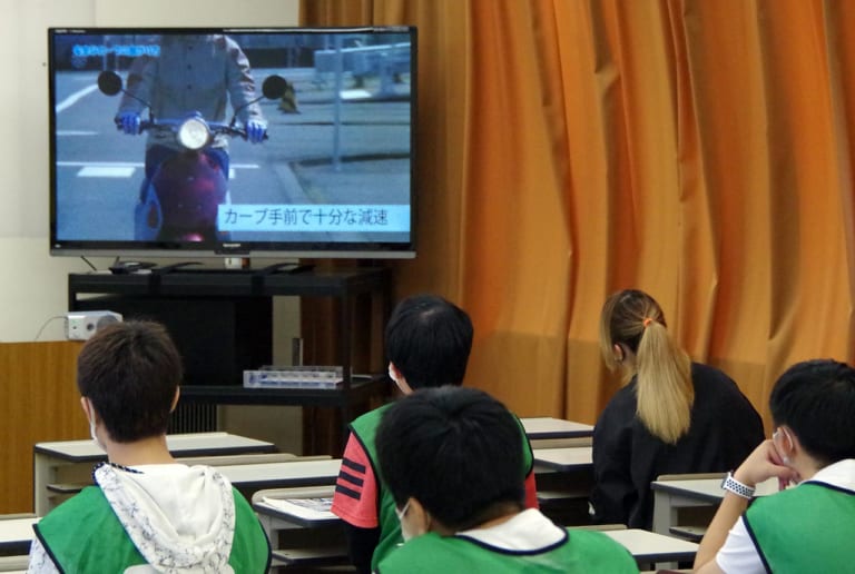 三ない運動をやめて交通安全教育に転換した埼玉県。高校生向け運転講習が2年目に|三ない運動をやめて交通安全教育に転換した埼玉県。高校生向け運転講習が2年目に