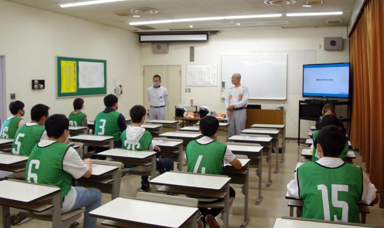 三ない運動をやめて交通安全教育に転換した埼玉県。高校生向け運転講習が2年目に|三ない運動をやめて交通安全教育に転換した埼玉県。高校生向け運転講習が2年目に