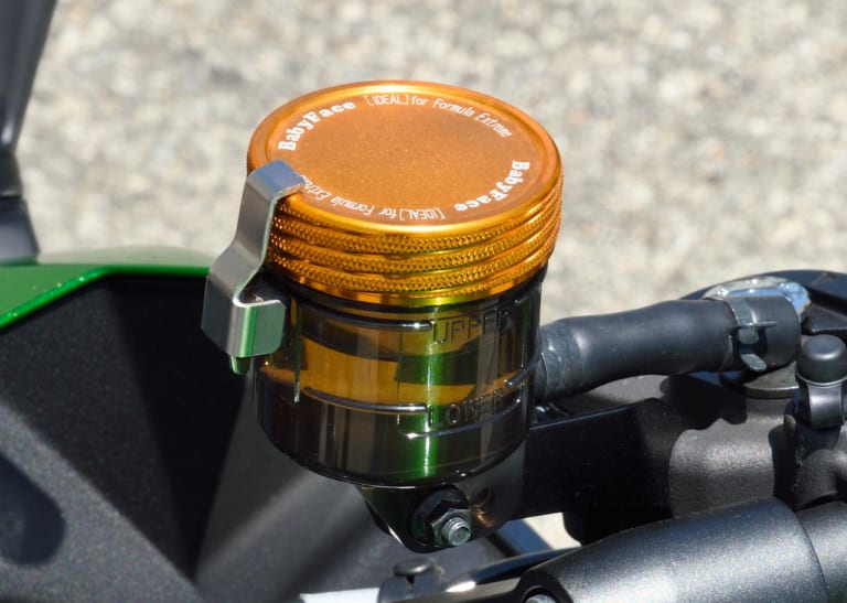 ベビーフェイス フルードキャップ|ベビーフェイス ニンジャ1000SXカスタム【定番パーツで機能性/快適性を向上】