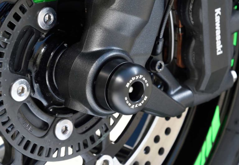 ベビーフェイス アクスルプロテクター|ベビーフェイス ニンジャ1000SXカスタム【定番パーツで機能性/快適性を向上】