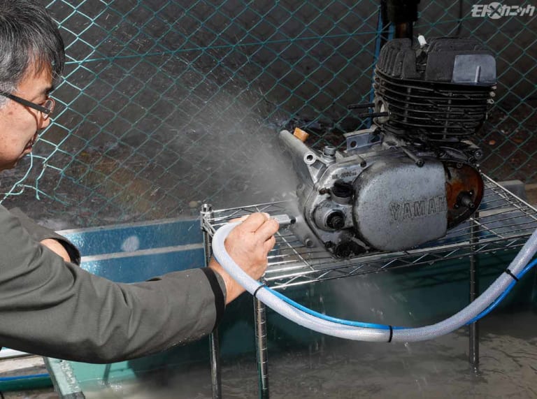 EZブラストの"重曹パウダー"クリーニングで旧車エンジンの外観をリフレッシュ|EZブラストの”重曹パウダー”クリーニングで旧車エンジンの外観をリフレッシュ