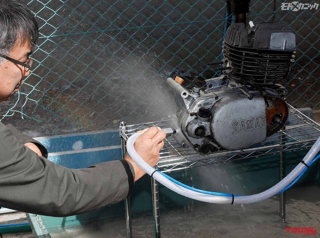 |EZブラストの”重曹パウダー”クリーニングで旧車エンジンの外観をリフレッシュ