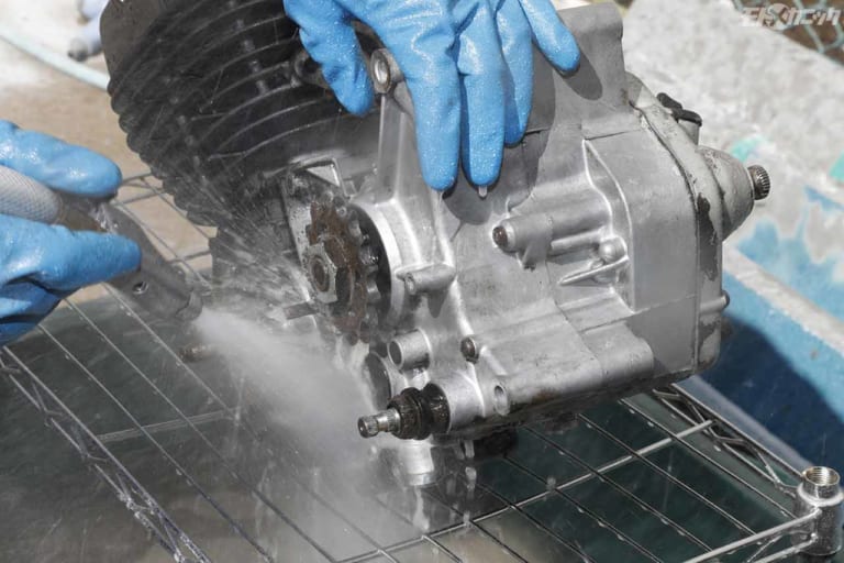 EZブラストの"重曹パウダー"クリーニングで旧車エンジンの外観をリフレッシュ|EZブラストの”重曹パウダー”クリーニングで旧車エンジンの外観をリフレッシュ