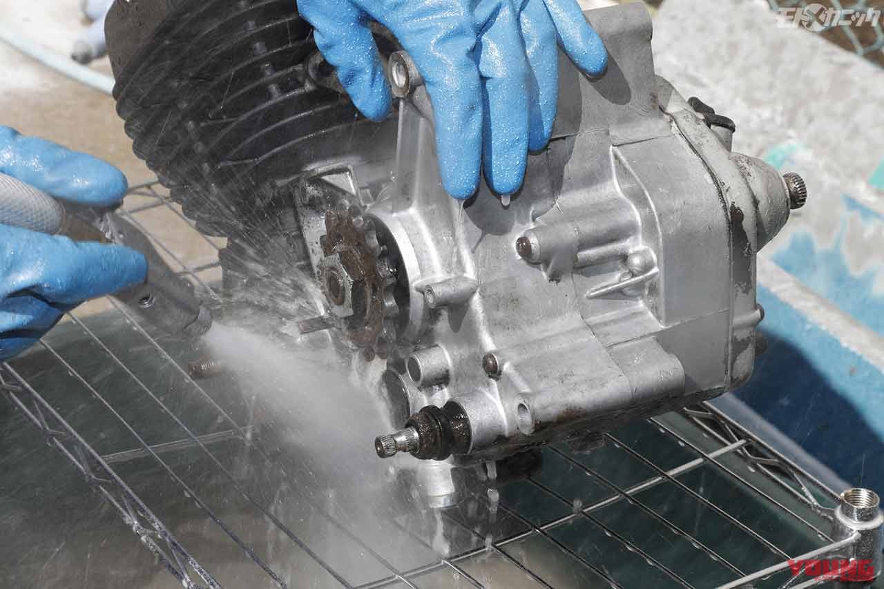 |EZブラストの”重曹パウダー”クリーニングで旧車エンジンの外観をリフレッシュ