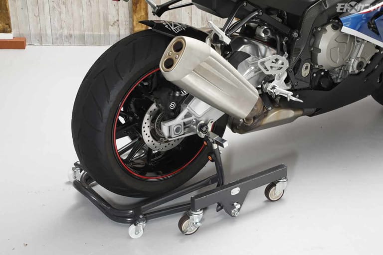 メンテナンススタンド ガレージレボ STDショートタイプ|安定安心のメンテナンススタンド、アップ状態で前後左右に自由自在〈ガレージレボ〉