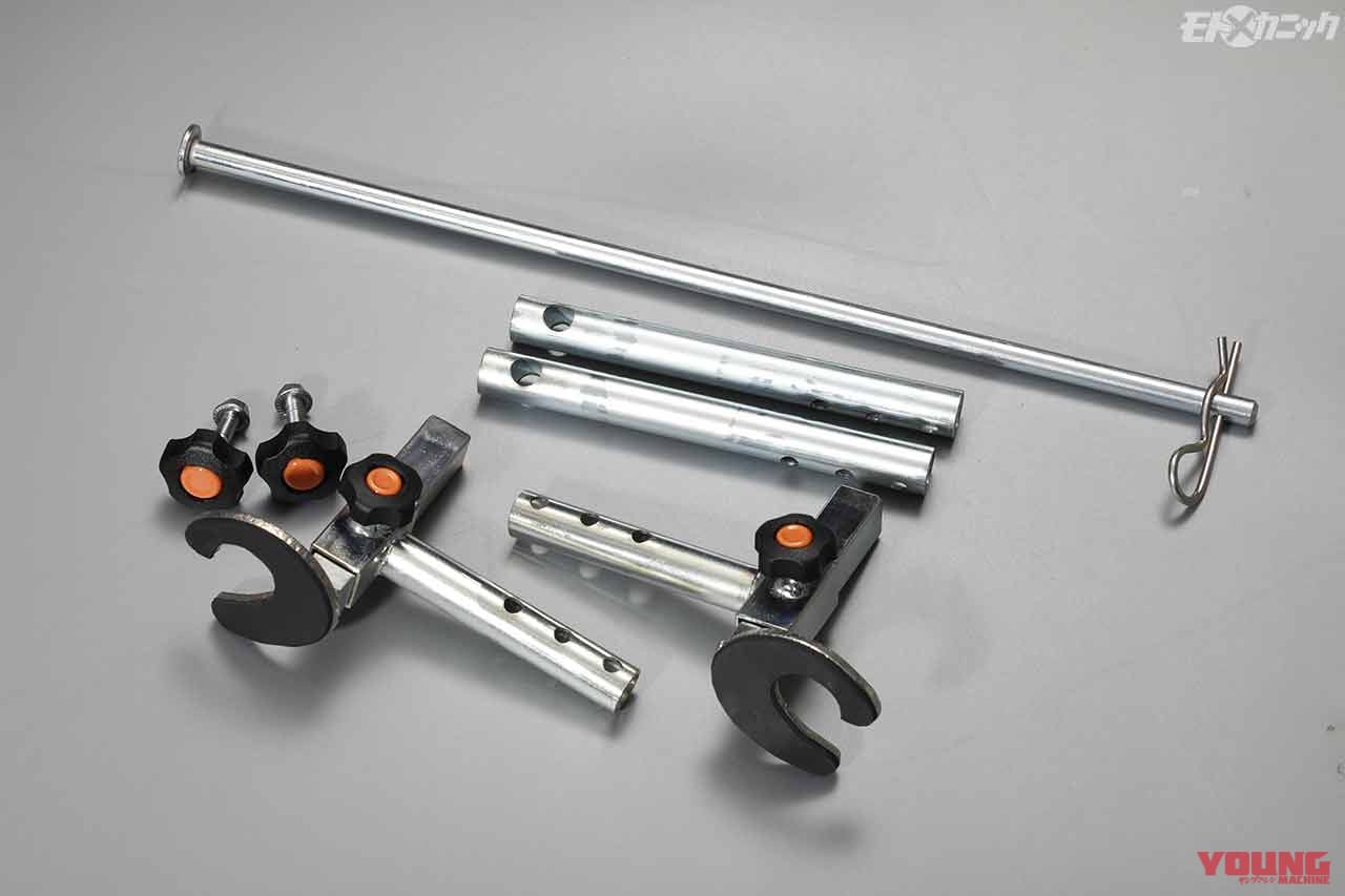 |安定安心のメンテナンススタンド、アップ状態で前後左右に自由自在〈ガレージレボ〉