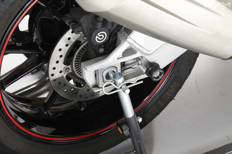 メンテナンススタンド ガレージレボ STDショートタイプ|安定安心のメンテナンススタンド、アップ状態で前後左右に自由自在〈ガレージレボ〉