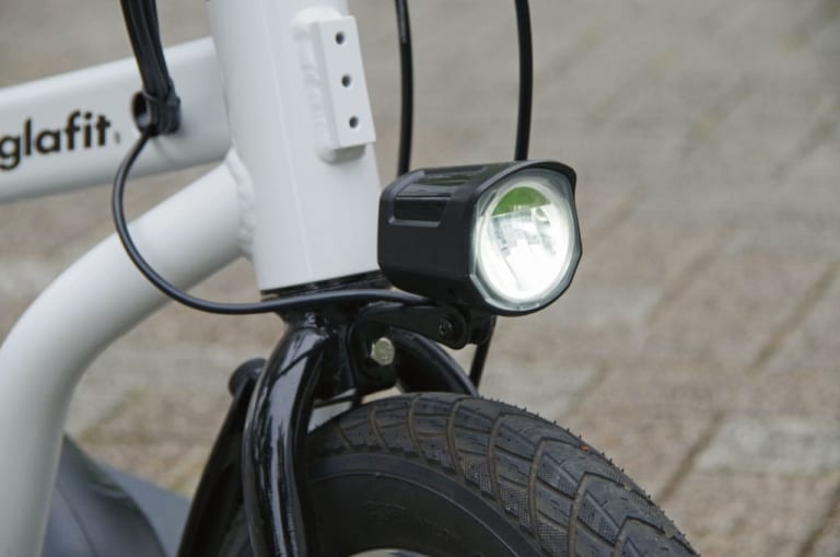 電動スクーター グラフィット クロススクーター ロム 近藤スパ太郎試乗|立ち乗り電動スクーター「クロススクーター ロム」試乗レポート【チョイ乗りが楽しい原付】